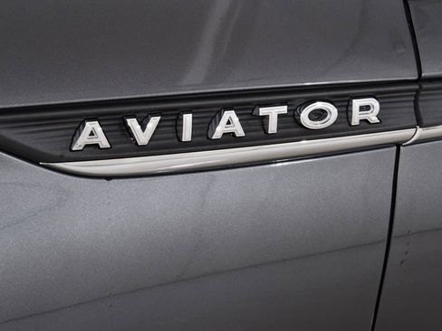 Used 2022 Lincoln Aviator AWD w/ Premium Package image 23