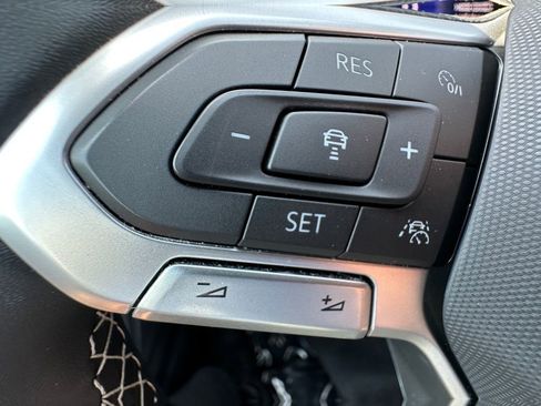 Used 2023 Volkswagen Taos SE image 20