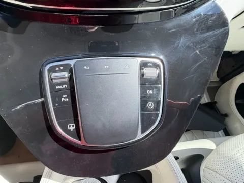 Used 2021 Mercedes-Benz Metris Passenger w/ Premium Safety Package image 52