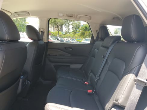 Certified 2024 Nissan Pathfinder SV image 12