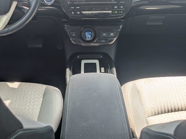 Used 2018 Toyota Prius Three w/ Advanced Technology Package FWD image 18