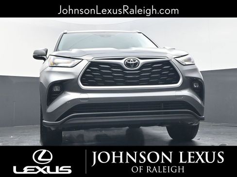 Used 2026 Toyota Highlander XLE image 15