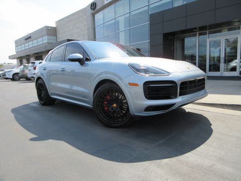 Used 2021 Porsche Cayenne GTS AWD/4WD image 14