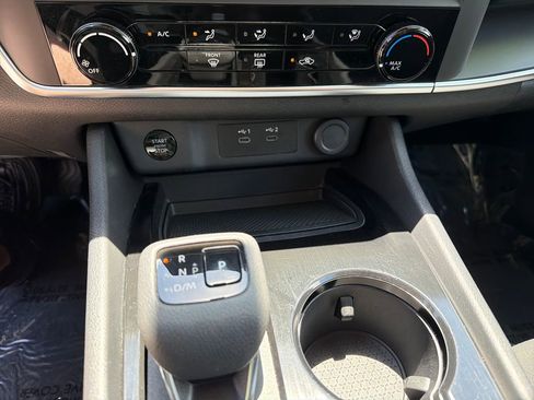 Used 2024 Nissan Rogue S FWD image 25