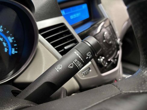 Used 2015 Chevrolet Cruze LT image 31