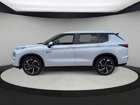Used 2024 Mitsubishi Outlander SE AWD/4WD image 5