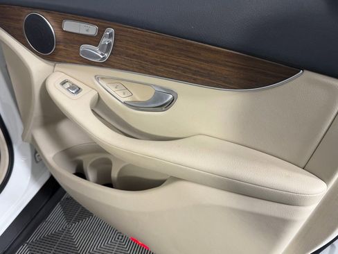 Used 2022 Mercedes-Benz GLC 300 image 32