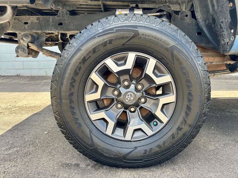 Used 2019 Toyota Tacoma TRD Off-Road AWD/4WD image 39
