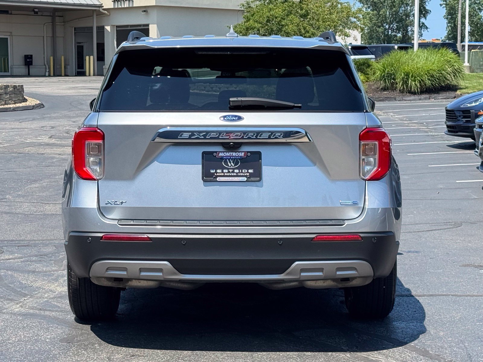 Used 2020 Ford Explorer XLT w/ Equipment Group 202A AWD/4WD image 8