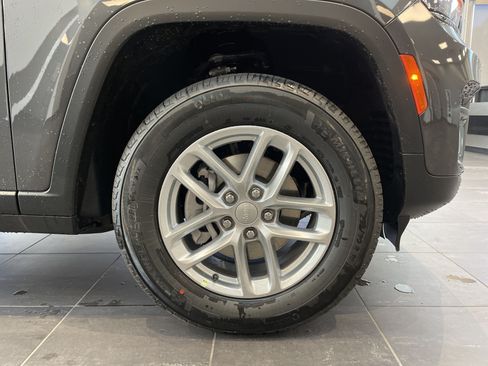 New 2025 Jeep Grand Cherokee Laredo X w/ Luxury Tech Group I RWD image 12