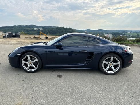 Used 2018 Porsche 718 Cayman RWD image 2
