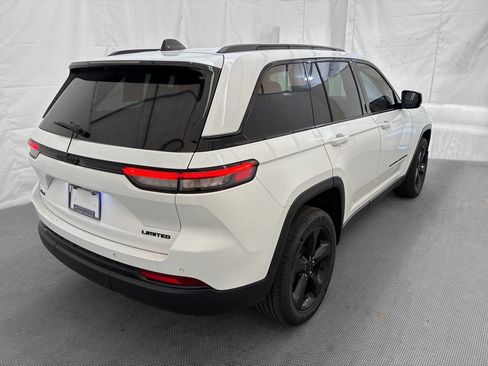 Used 2023 Jeep Grand Cherokee Limited w/ Black Appearance Package AWD/4WD image 7