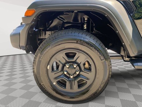 Used 2022 Jeep Wrangler Unlimited Sport AWD/4WD image 9