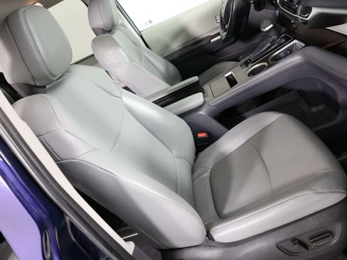 Used 2022 Toyota Sienna XLE image 32