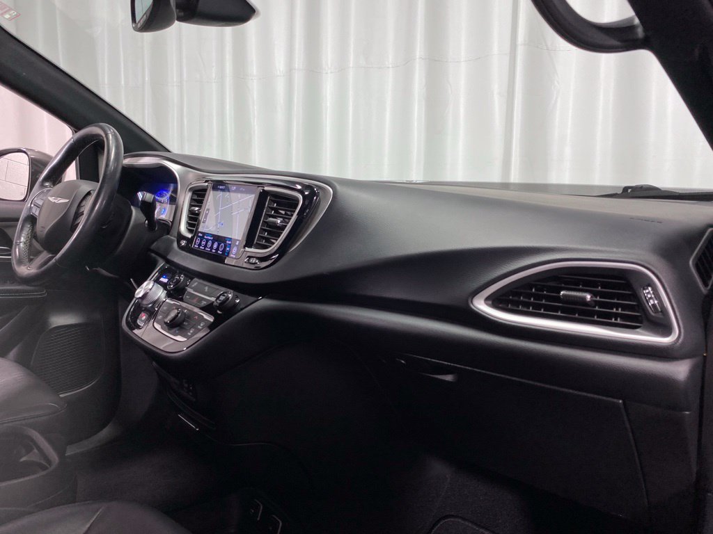 Used 2020 Chrysler Pacifica Touring-L AWD/4WD image 31