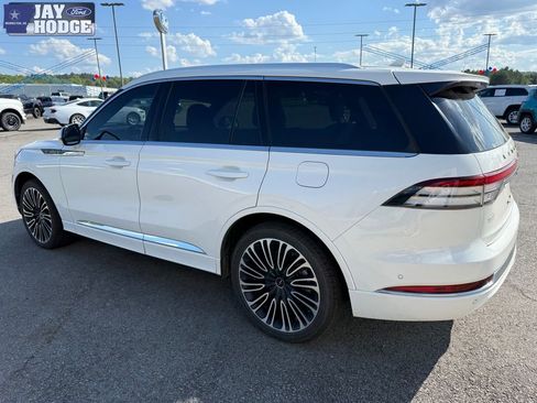 Used 2021 Lincoln Aviator Black Label w/ Class IV Trailer Tow Package AWD/4WD image 4