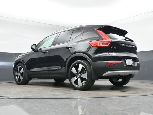 Used 2020 Volvo XC40 T5 Momentum w/ Protection Package Premier image 14