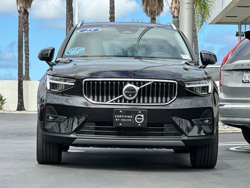 Certified 2025 Volvo XC40 B5 Plus AWD/4WD image 8