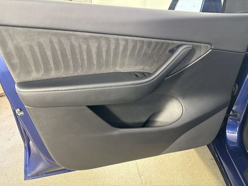 Used 2022 Tesla Model Y Long Range AWD/4WD image 20