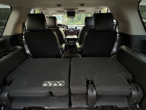 Used 2013 Cadillac Escalade Luxury AWD/4WD image 27