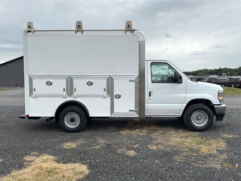 New 2027 Ford E-350 and Econoline 350 Super Duty RWD image 7