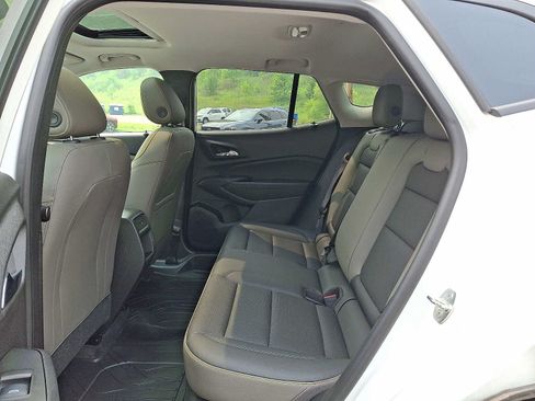 Used 2024 Chevrolet Trax ACTIV w/ Sunroof Package FWD image 10