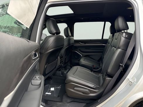 New 2025 Jeep Grand Cherokee L Limited w/ Luxury Tech Group II AWD/4WD image 23
