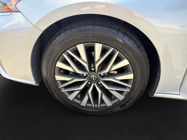 Used 2024 Nissan Altima 2.5 SV FWD image 11