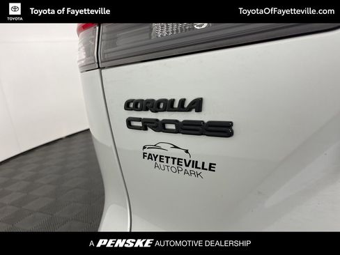 Used 2026 Toyota Corolla Cross LE FWD image 3
