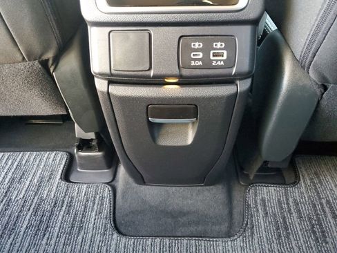 Used 2025 Subaru Ascent Premium image 22