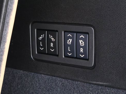 Used 2024 Cadillac XT6 Sport w/ Platinum Package image 29