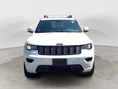 Used 2018 Jeep Grand Cherokee Altitude AWD/4WD image 8