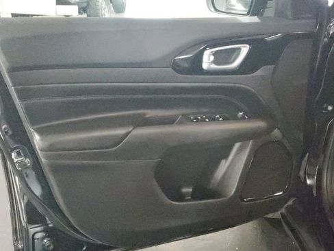 Used 2025 Jeep Compass Latitude w/ Altitude Special Edition image 20