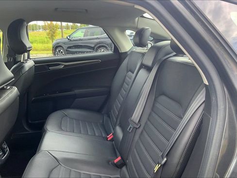 Used 2016 Ford Fusion SE w/ Equipment Group 202A FWD image 11