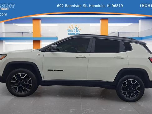 Used 2019 Jeep Cherokee Trailhawk AWD/4WD image 11
