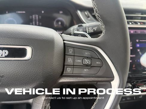 Used 2023 Jeep Grand Cherokee Limited w/ Trailer Tow Prep Group (B) AWD/4WD image 11