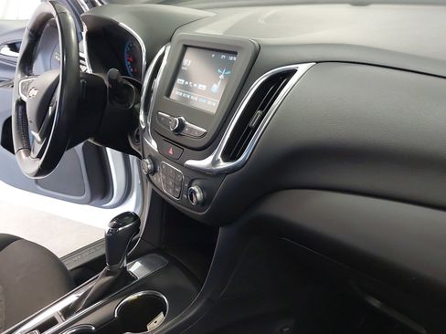 Used 2018 Chevrolet Equinox LT FWD image 29