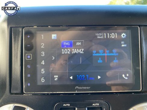 Used 2011 Jeep Wrangler Unlimited Sahara image 29