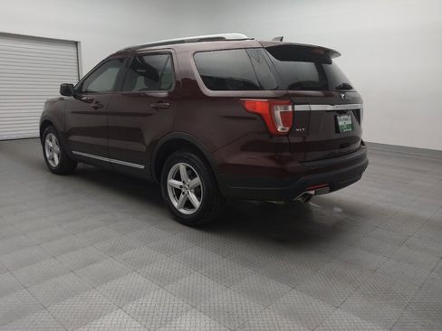 Used 2018 Ford Explorer XLT image 5