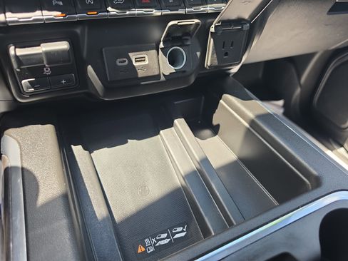 Used 2020 Chevrolet Silverado 1500 LTZ w/ LTZ Plus Package AWD/4WD image 33