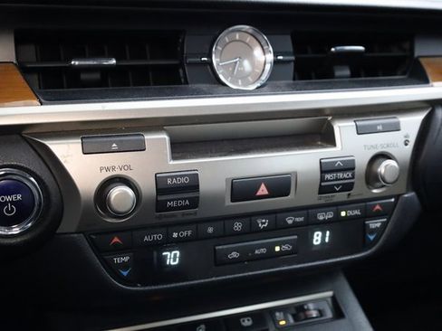 Used 2014 Lexus ES 300h image 19