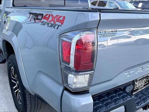 Used 2020 Toyota Tacoma TRD Sport AWD/4WD image 22