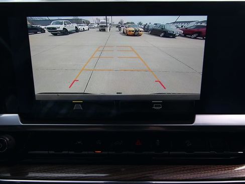 Used 2023 Chevrolet Silverado 1500 LT image 12