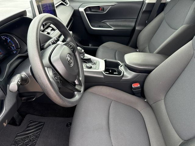 Used 2025 Toyota RAV4 LE AWD/4WD image 19