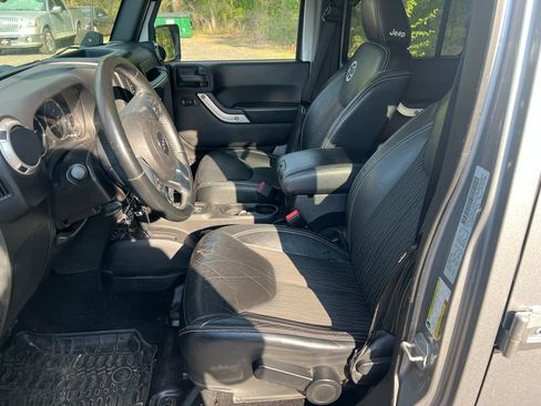Used 2015 Jeep Wrangler Unlimited Sport image 10