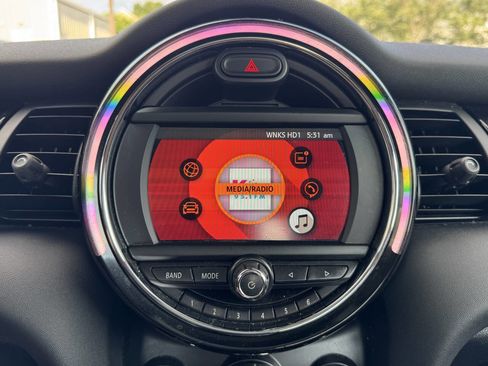 Used 2019 MINI Cooper 4-Door Hardtop w/ Signature Upholstery Package image 13