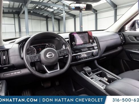 Used 2025 Nissan Pathfinder SV FWD image 17