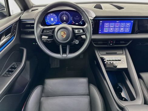 Used 2025 Porsche Macan Electric RWD image 24