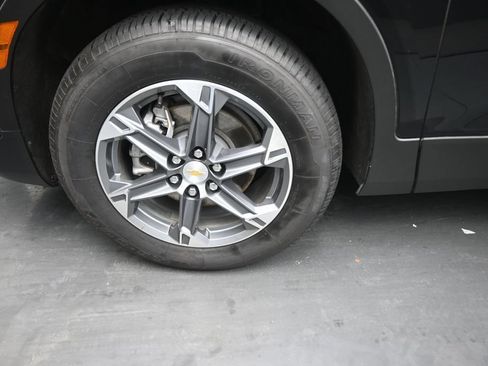 Used 2025 Chevrolet Blazer LT FWD image 12