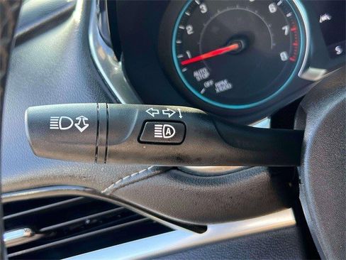 Certified 2023 Chevrolet Traverse LT w/ Rear Camera Mirror Package image 8